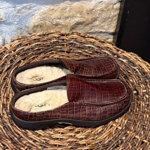 UGG Women’s Slip-On clog loafers crocodile pattern Shoes sz 7